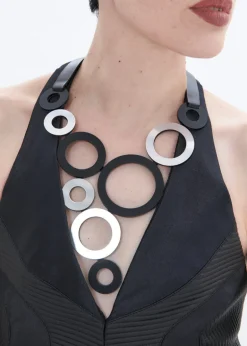 Iskin Sisters - Frame V Circle Necklace