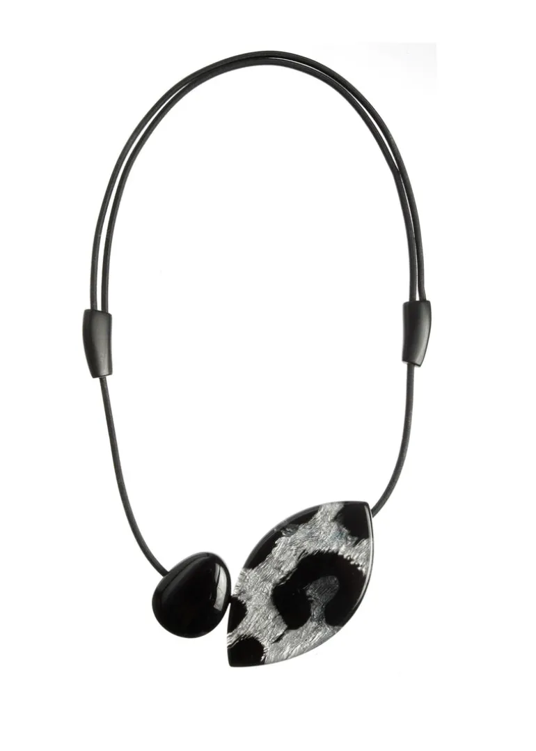 Zsiska - Oval Animal Necklace